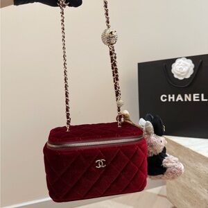 <AUTHENTIC>Chanel Burgundy Quilted Velvet Crossbody Bag